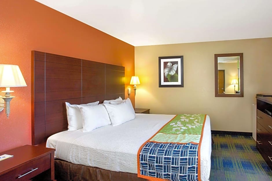 Days Inn by Wyndham Fremont