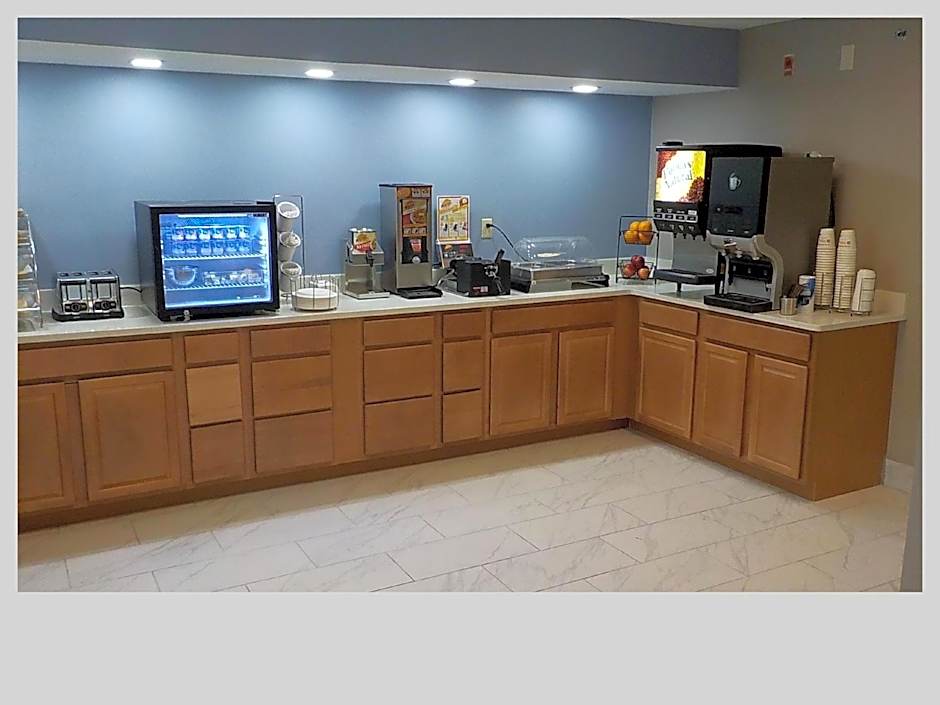 Clarion Pointe Indianapolis Northeast