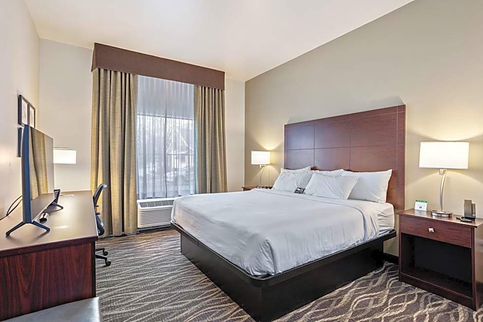 Cobblestone Hotel & Suites - Little Chute