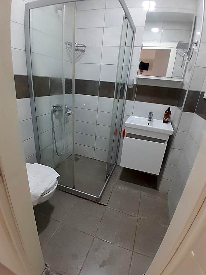 R HOUSE HOTEL