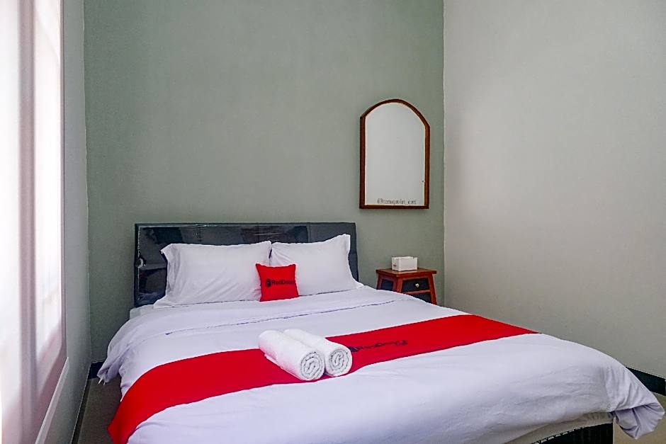 RedDoorz near Majapahit Semarang