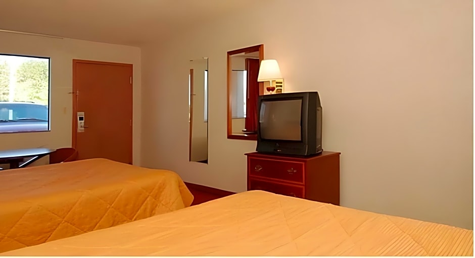 Econo Lodge Inn & Suites Forest