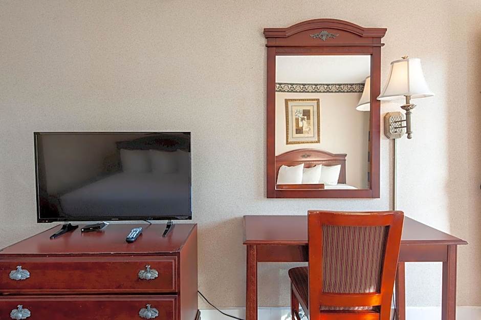 Studio City Court Yard Hotel