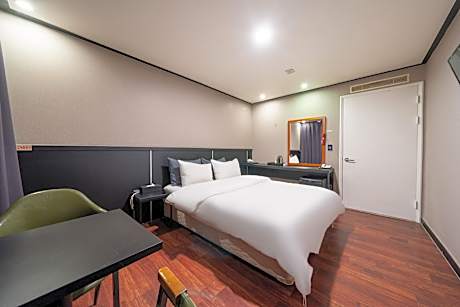 Winter Green Premium Room