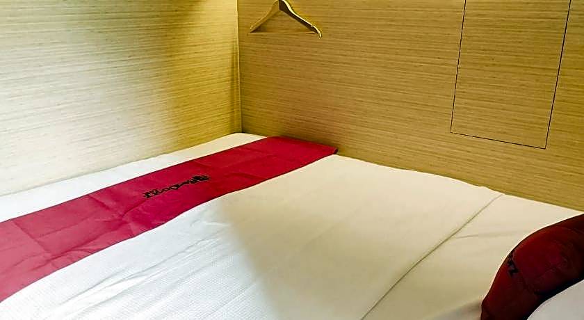 RedDoorz @ Capsule Inn Teuku Umar