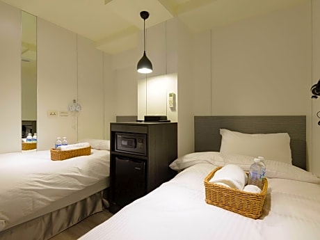 Standard Twin Room with Shared Bathroom, without Window