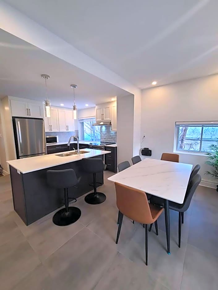 Spacious 3BR Retreat in Vibrant Montreal, Parks, Dining & Culture