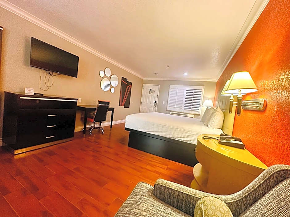 Casa Blanca Hotel & Suites Orange SR-55 Freeway, Near Honda Center, Chapman University, Disneyland