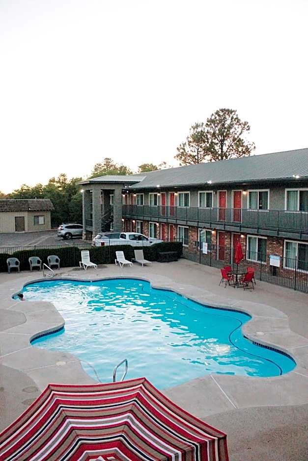 Days Inn by Wyndham Show Low