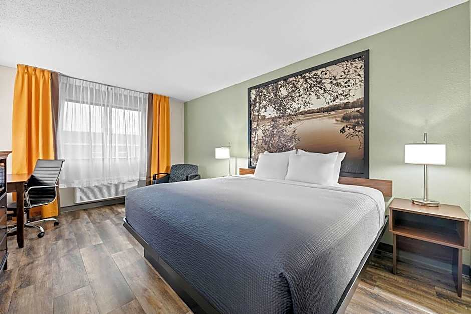 Super 8 by Wyndham Alexandria MN