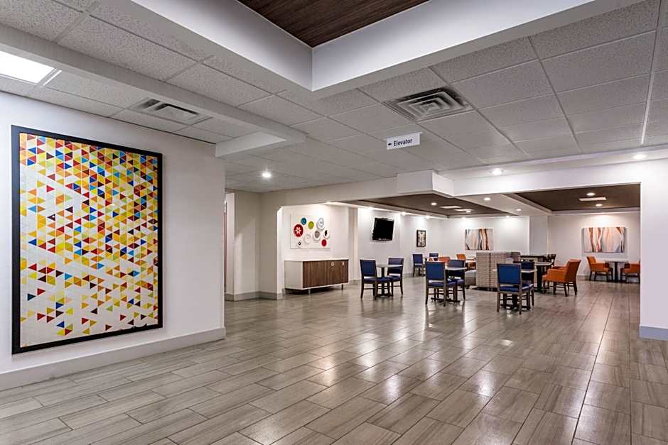 Holiday Inn Express and Suites - Petersburg - Fort Lee by IHG