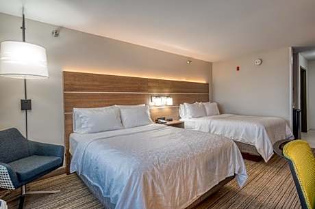 Standard Queen Room with Two Queen Beds