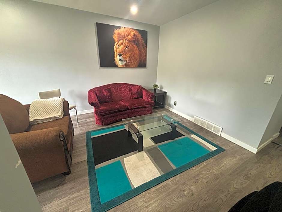 Cute Highland Park Upper B Unit