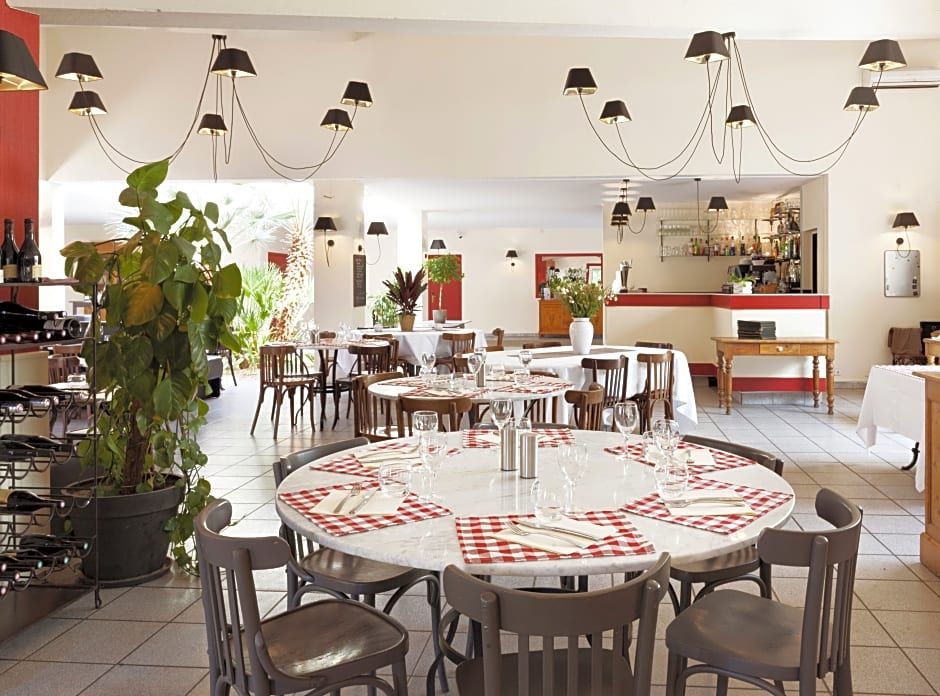 Golden Tulip Avignon Le Paradou