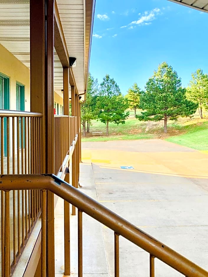 Weston Inn & Suites