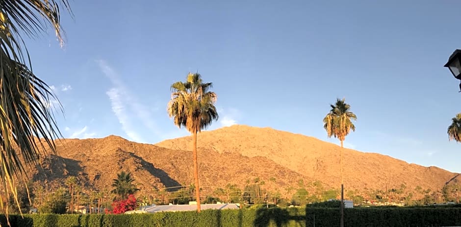 Delos Reyes Palm Springs