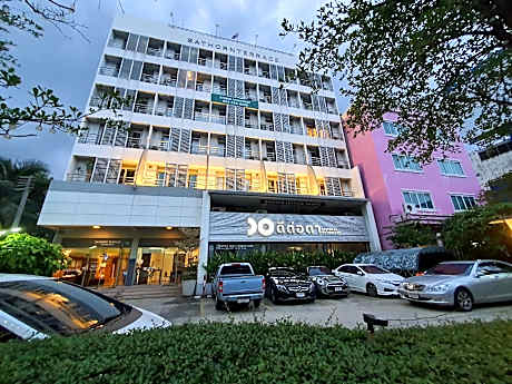 Sathorn Terrace Apartment