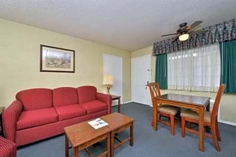 1 Queen Bed Suite Non Smoking