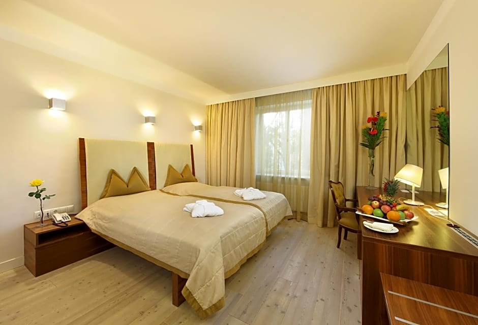 Hotel Schloss Weikersdorf