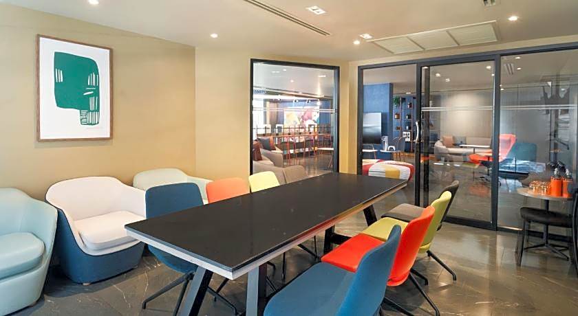 Lumen Bangkok Udomsuk Station