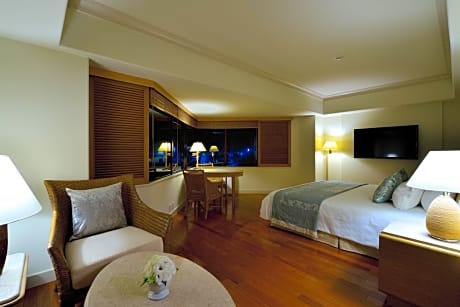 Executive Suite King Room with Lounge Access - Non-Smoking