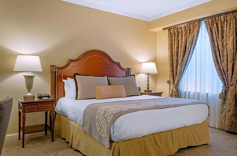 Photo 1 of 18 of Premier 1 King Bed, Jetted Tub