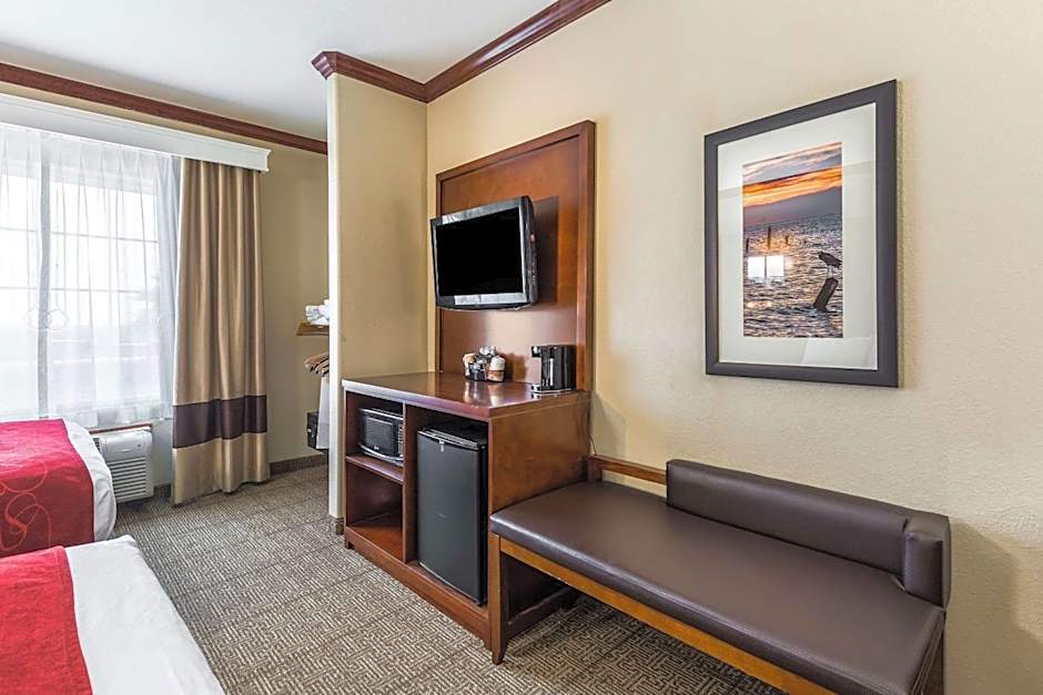 Comfort Suites Galveston Cruise Port Area - Beachside