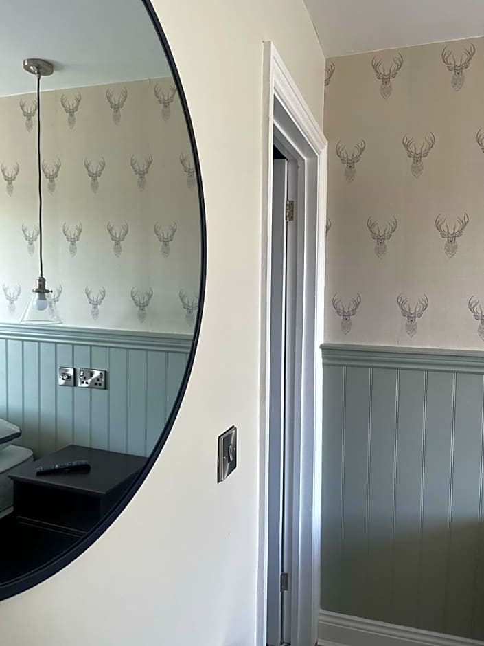 The Horseshoe and Castle