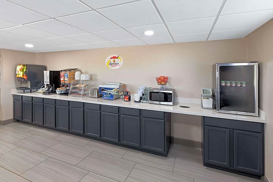 Super 8 by Wyndham Buffalo