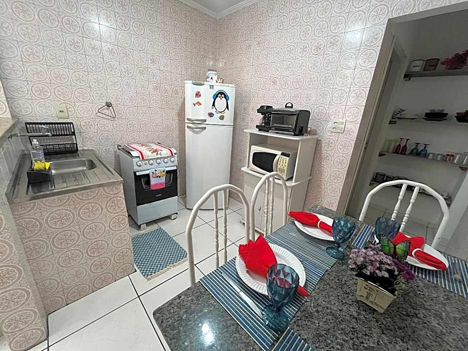 Pé na areia - 6 Hospedes Praia da Guilhermina- WI FI - Garagem- Quiosques e bares Supermercados ao lado