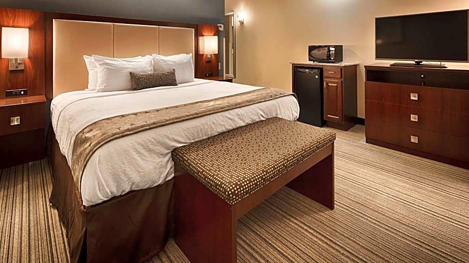 Photo 1 of 5 of King Suite with Bath Tub, Sofa Bed and Kitchenette - Disability/Non-Smoking