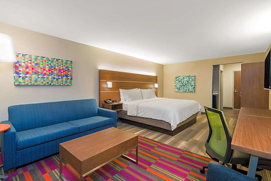 Holiday Inn Express and Suites Lake Havasu London Bridge By IHG