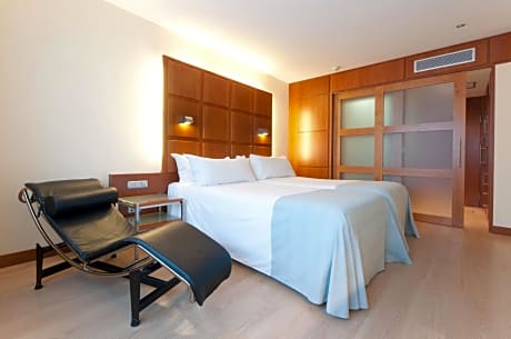 Premium Double or Twin Room with Airport Transfer (2 Adults) - Non-refundable 