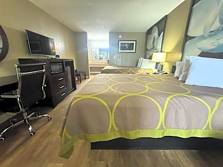 Queen Room with Two Queen Beds - Non-Smoking