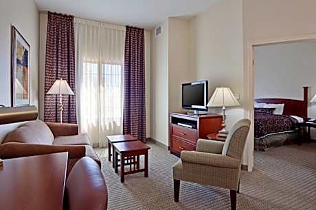 1 Queen 1 Bedroom Suite