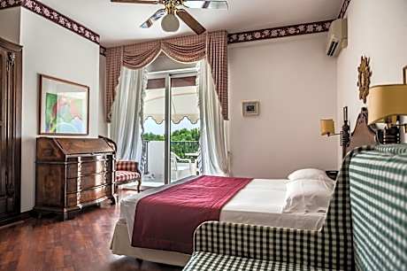 Double or Twin Room with Side Sea View
