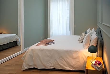 Deluxe Double Room with Side Sea View