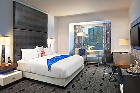 W, Suite, 1 King, Arena View, City View, Corner Room, High Floor, Balcony