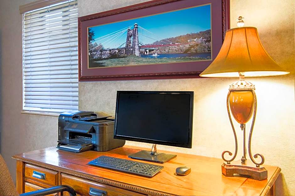 Super 8 by Wyndham Wheeling