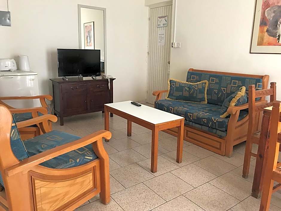 Daphne Hotel Apartments