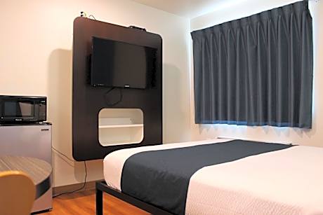 Queen Room - Non-Smoking