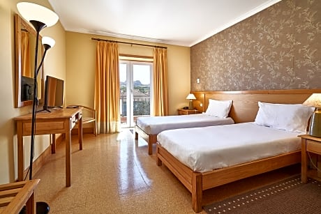 Single Room w/ Balcony