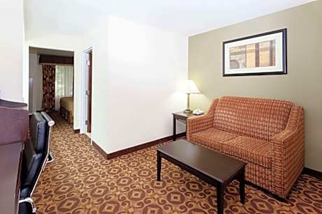 Deluxe Suite with Two Queen Beds - Non-Smoking