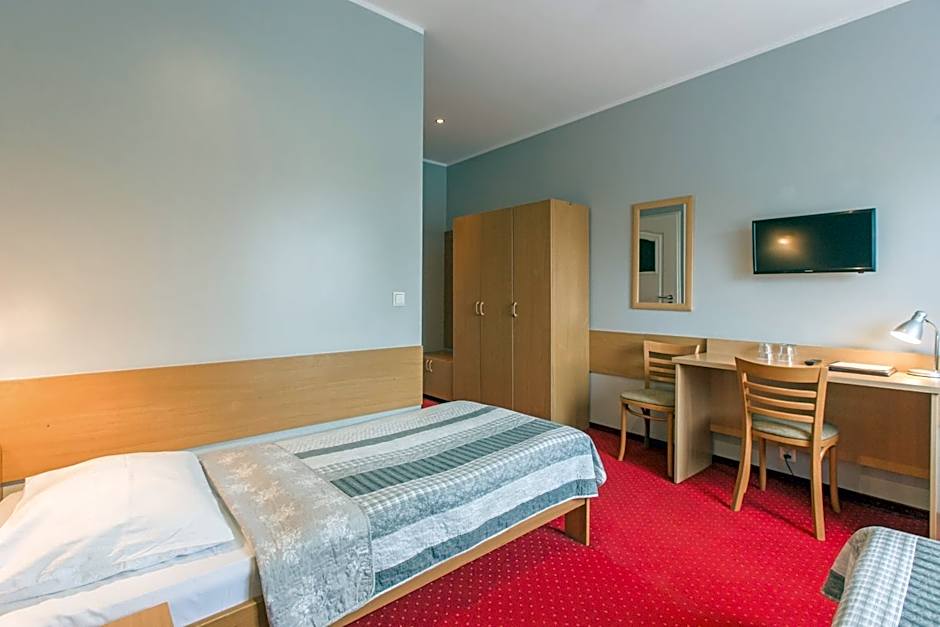 HOTEL ŁABĘDY i Hostel Łabędy