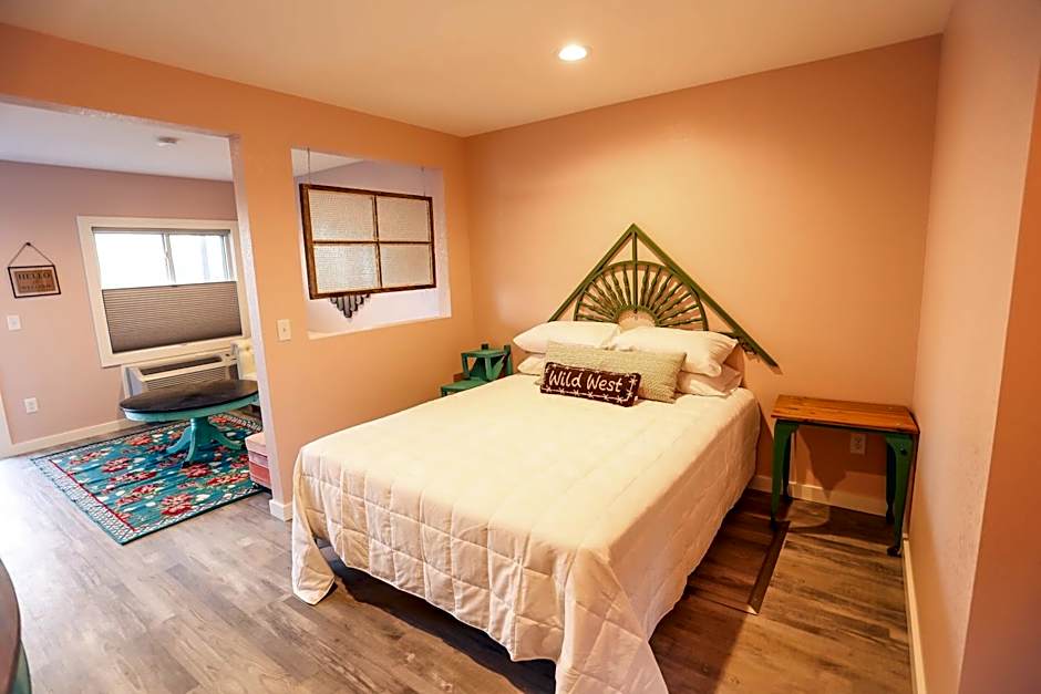 The Blue Buffalo Motel