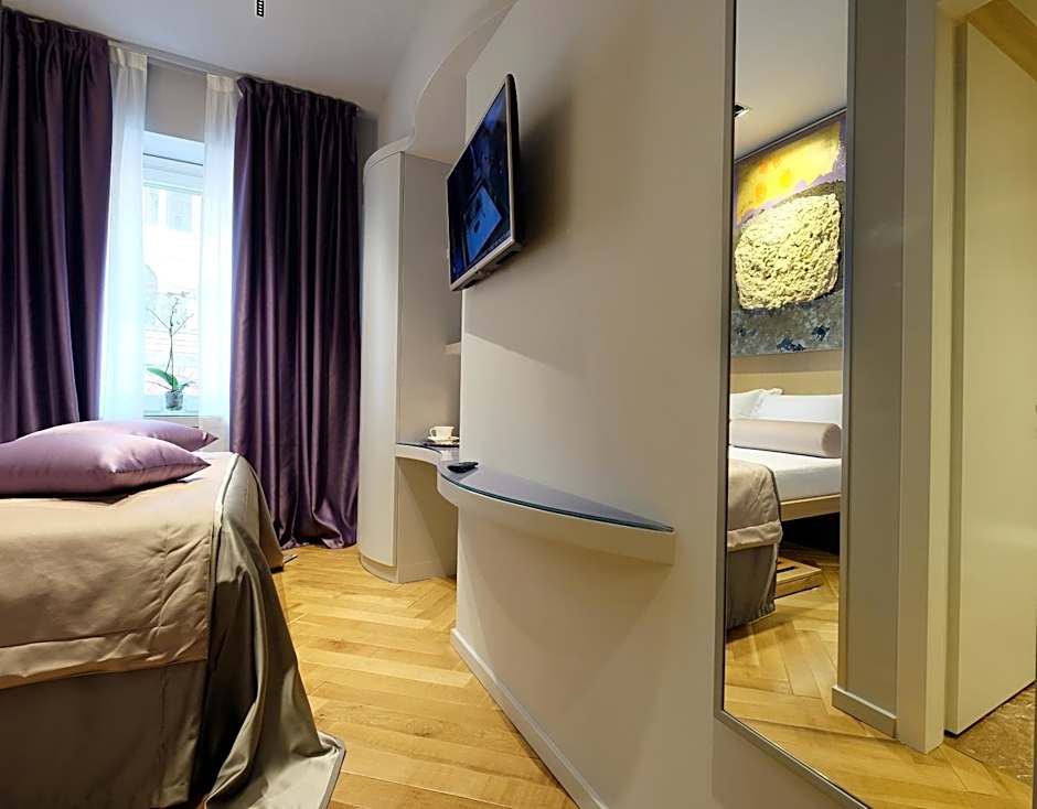 Navona Rooms