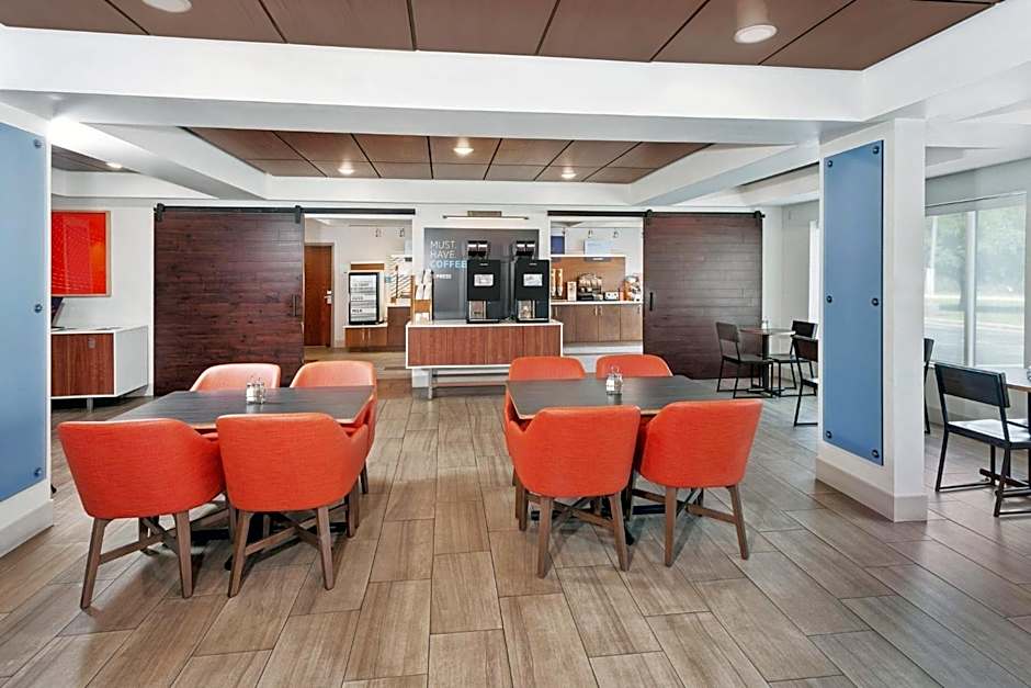 Holiday Inn Express Hotel & Suites Urbana-Champaign-U of I Area By IHG