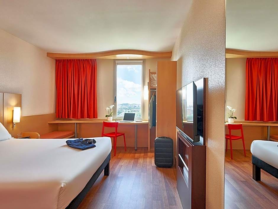 Ibis Barcelona Santa Coloma