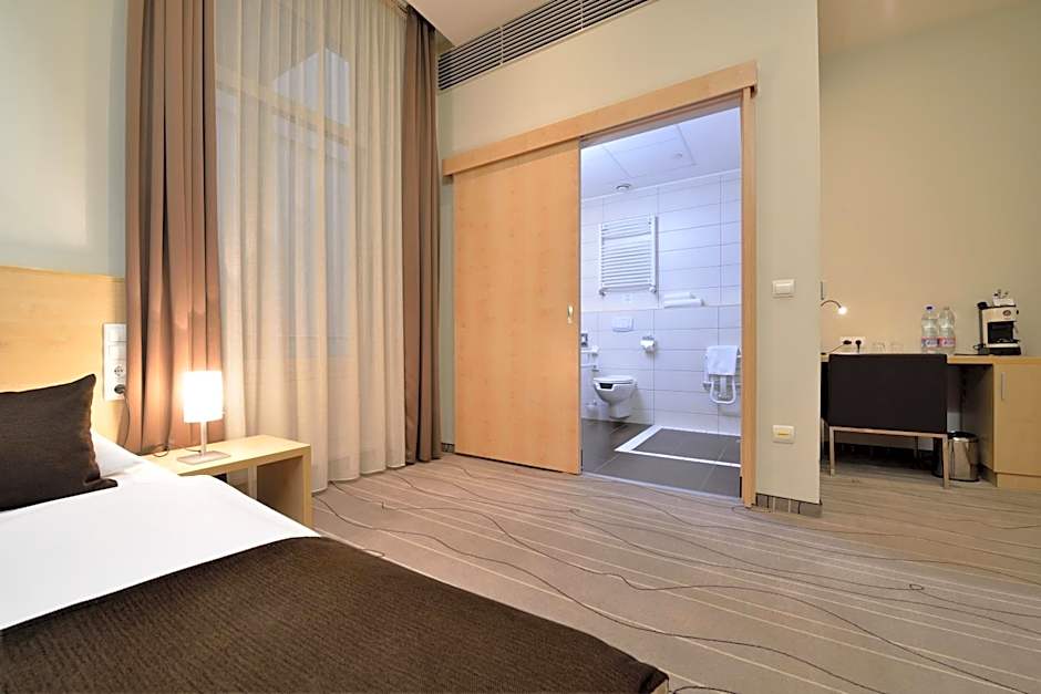 Promenade City Hotel