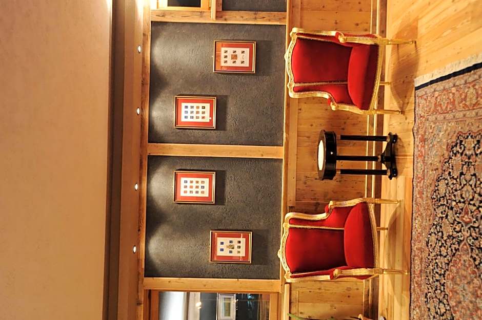 Laghetto Alpine Hotel & Restaurant